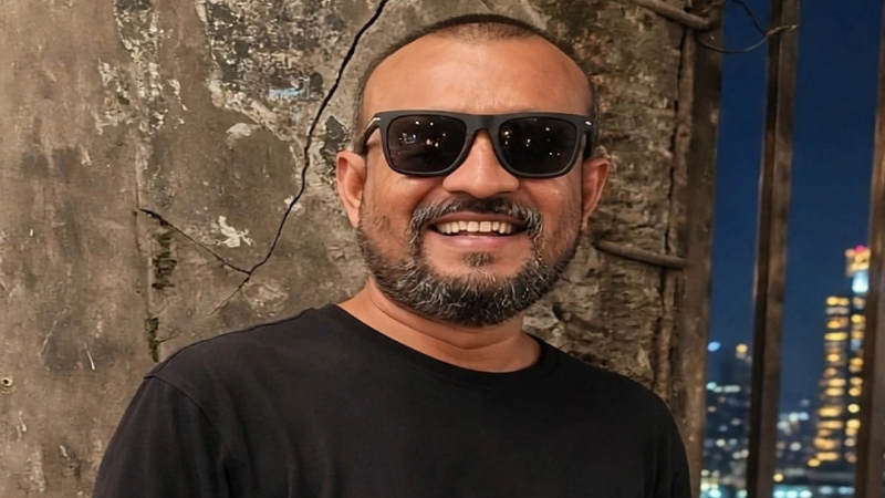 জ হি র  খা ন
